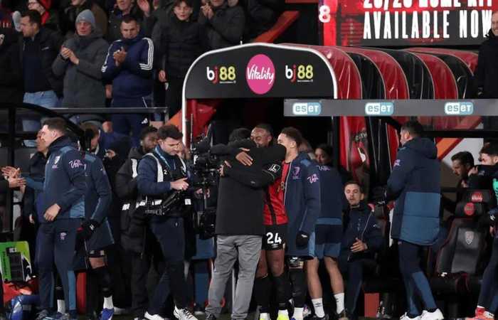 塞梅约补时绝杀热刺，生日夜创伯恩茅斯队史纪录