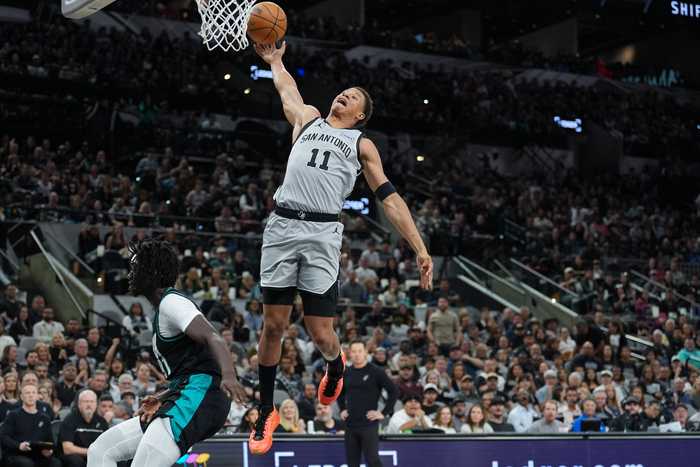 米奇：卡布很能扣但此前屡失扣篮 他现在把精力放到了正确之处