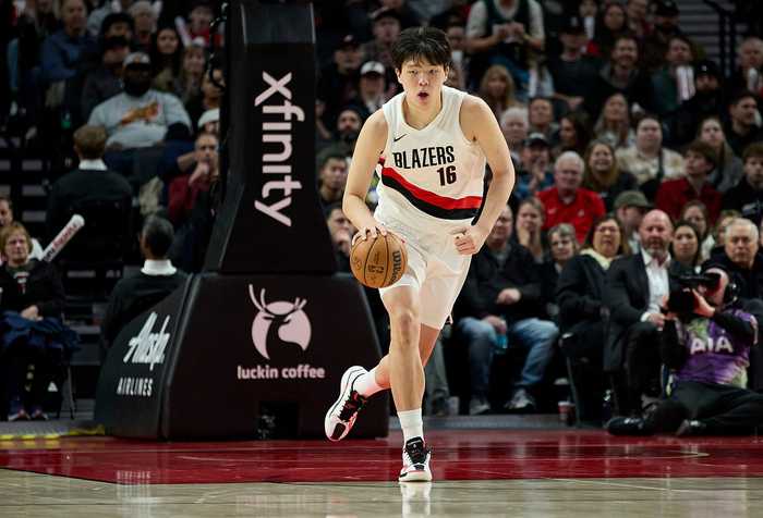 7天6赛！杨瀚森工作室：追赶太阳的人继续冲 奔波是未来的勋章