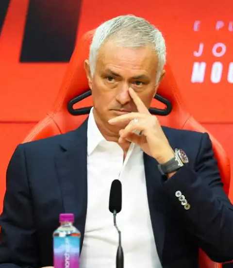 落后榜首10分！穆帅委屈了，19轮不败也白搭，踢法保守恐下课