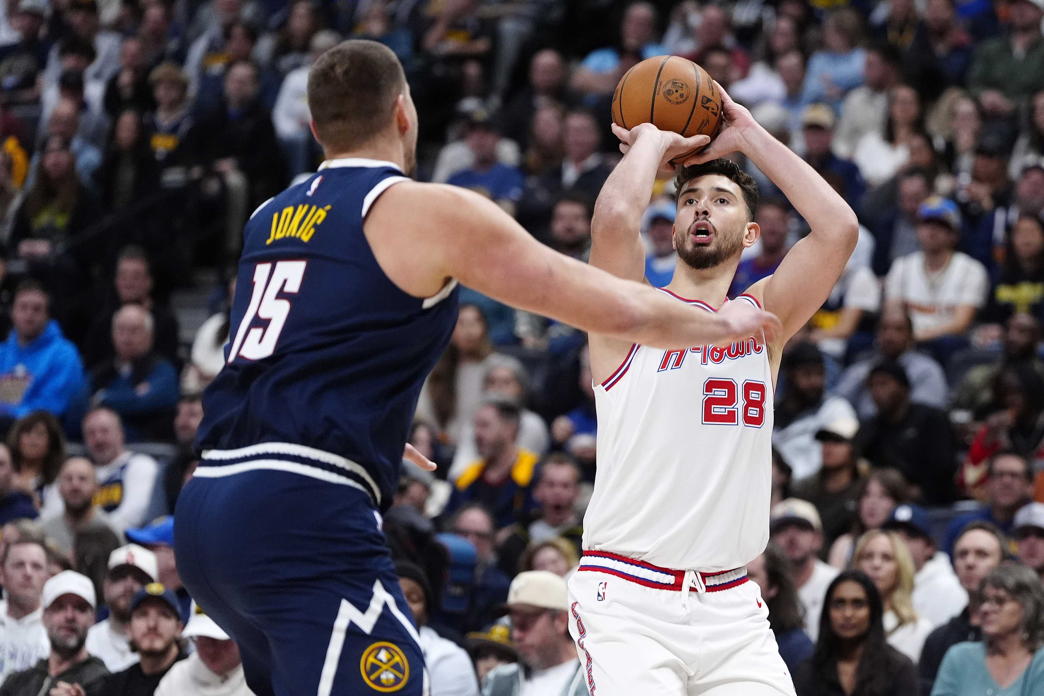 活塞击败掘金，火箭有望追上前三，康宁汉姆29+10，约基奇难救主