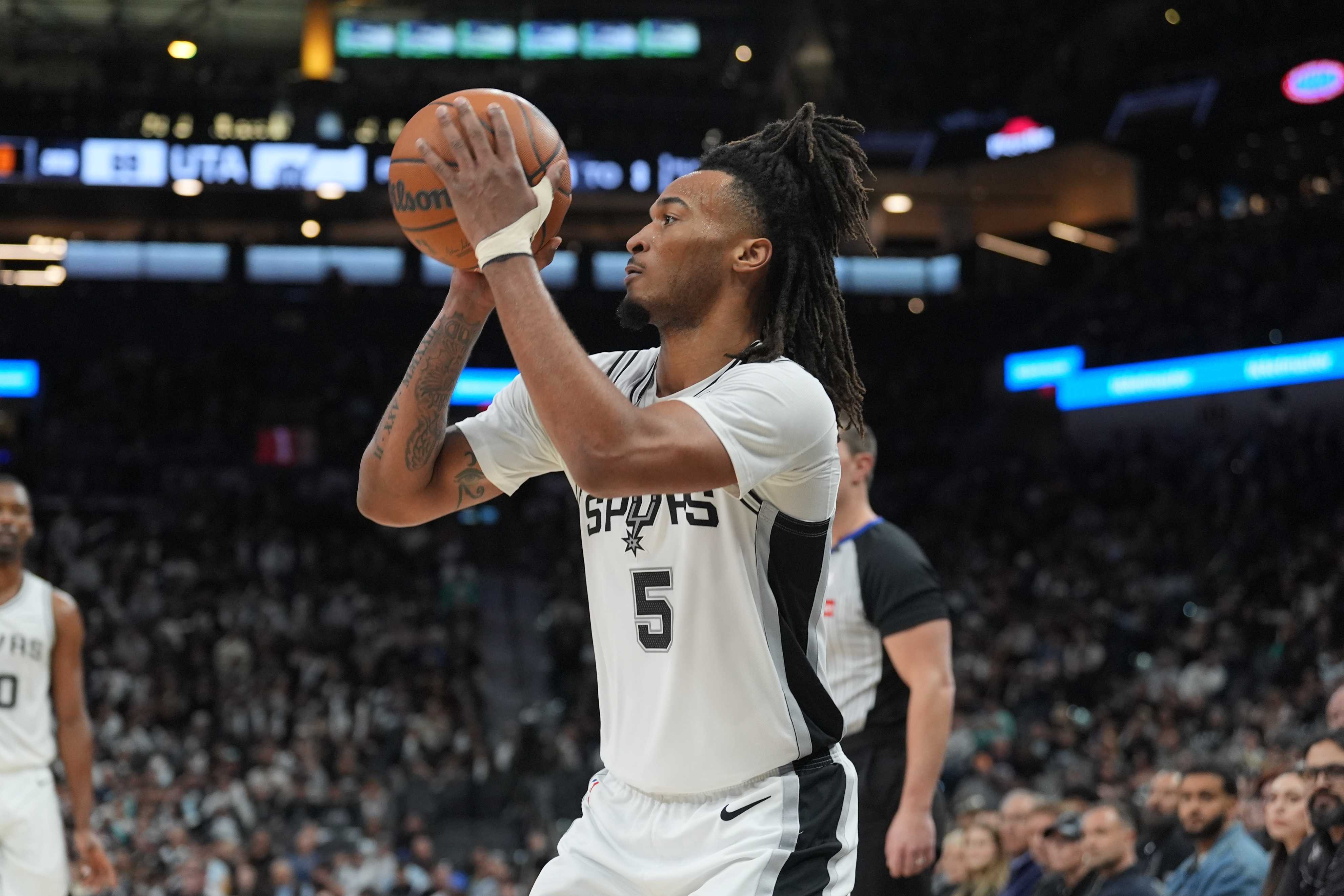 狂轰40+12+12，马刺又一位新星超级崛起，他和文班都能成顶级球星