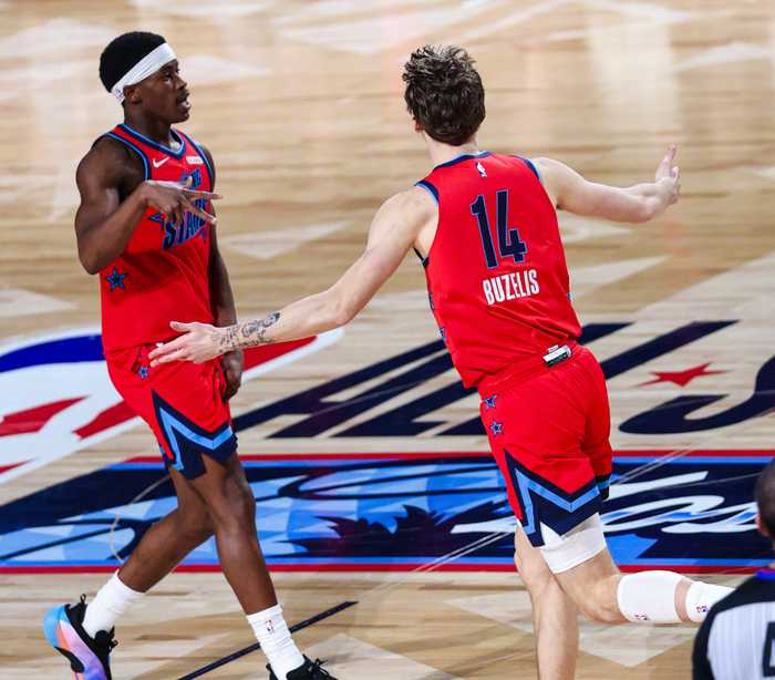 关键先生！埃奇库姆罚球绝杀安东尼队夺新秀赛冠军，并荣获MVP