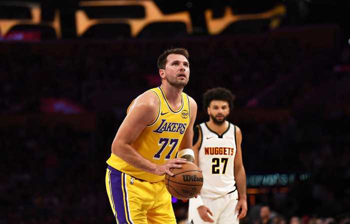 东契奇0.5秒绝杀掘金！轰30+11+13迎5连胜 生涯第90次三双