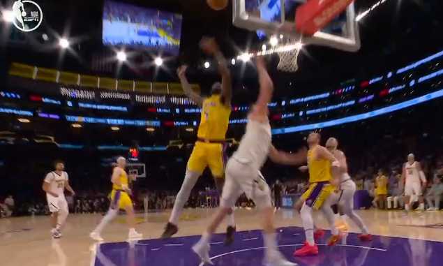 约基奇单挑艾顿被大帽，第二回合打进后还剩15秒追平湖人