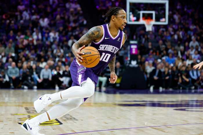 好好打球！德罗赞21中11砍41分11助带队两连胜 21罚18中频造杀伤