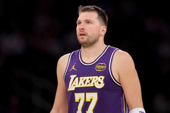 东契奇三节21中9，三分14中5得到30分8篮板7助攻1抢断